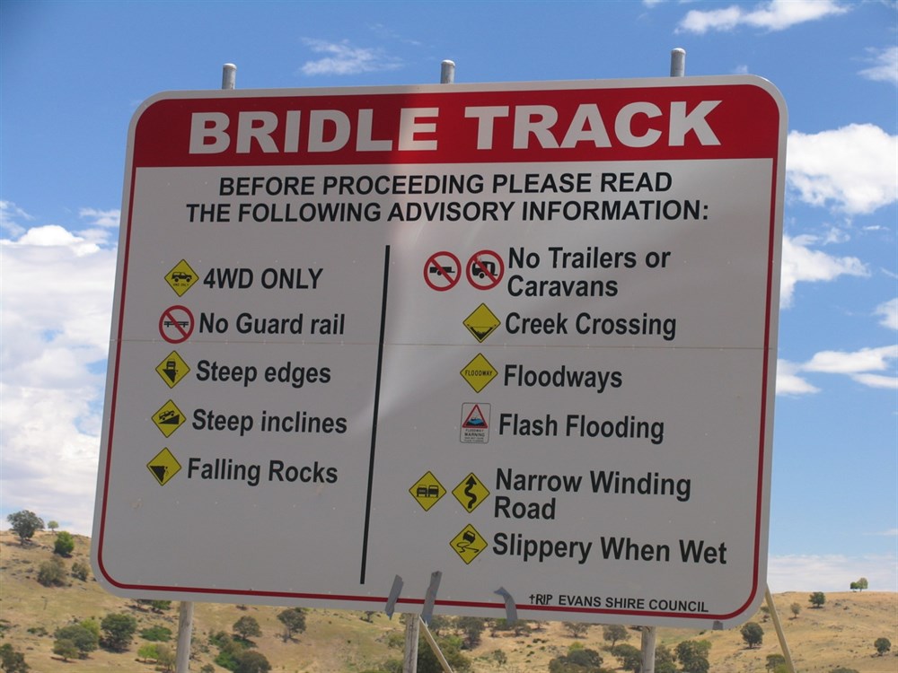 bridle-track-sign